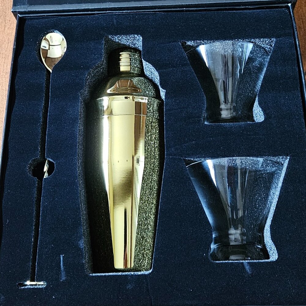 Martini/ Bar Mix Set W/ Glasses & Shaker